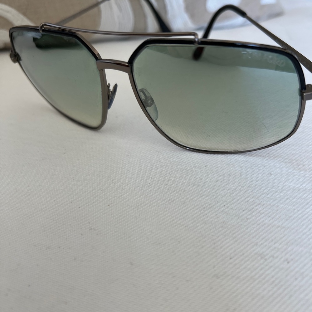 Tom Ford Elegant Black and Brown Sunglasses